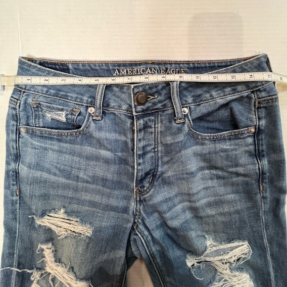 American Eagle Jeans Tomgirl Tapered Distressed Button Fly Womens 4 - Picture 7 of 7